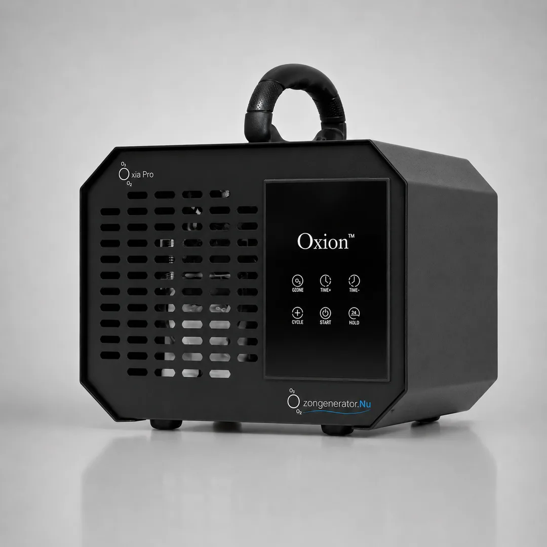 Oxia Pro ozongenerator snett framifrån, Oxion pekskärm med knappar för ozon, timer, cykel, start och hold.